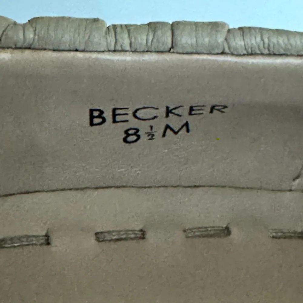 Tahari becker pumps